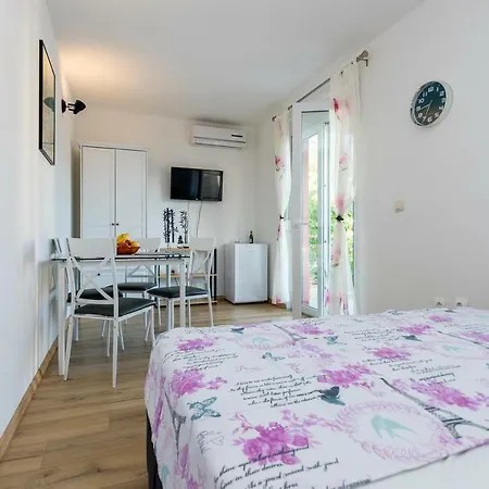 Triple Grebastica 17831a Guest house Sibenik