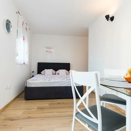 Guest house Triple Grebastica 17831a 3*